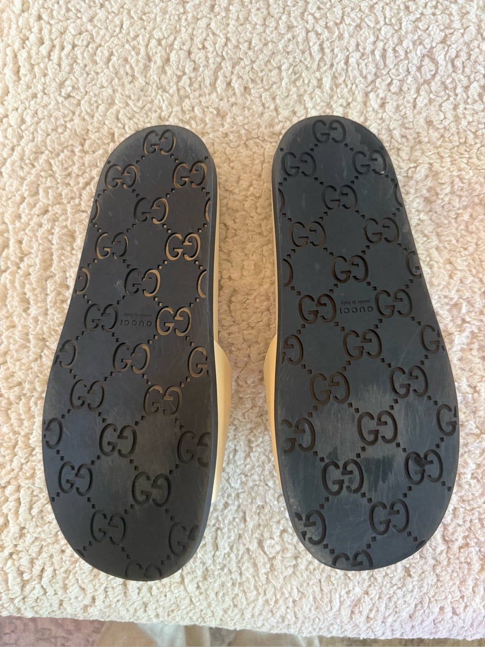 Gucci Ivory Leather Interlocking GG Slide Sandals - Picture 3 of 4